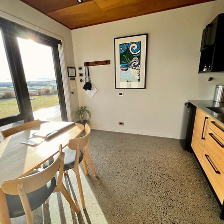 Вилла Fiordland Eco-Retreat -- Panoramic Views -- Hot Tub Те-Анау Экстерьер фото