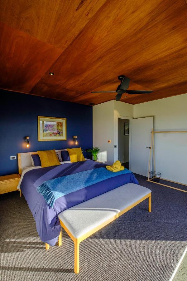 Вилла Fiordland Eco-Retreat -- Panoramic Views -- Hot Tub Те-Анау Экстерьер фото