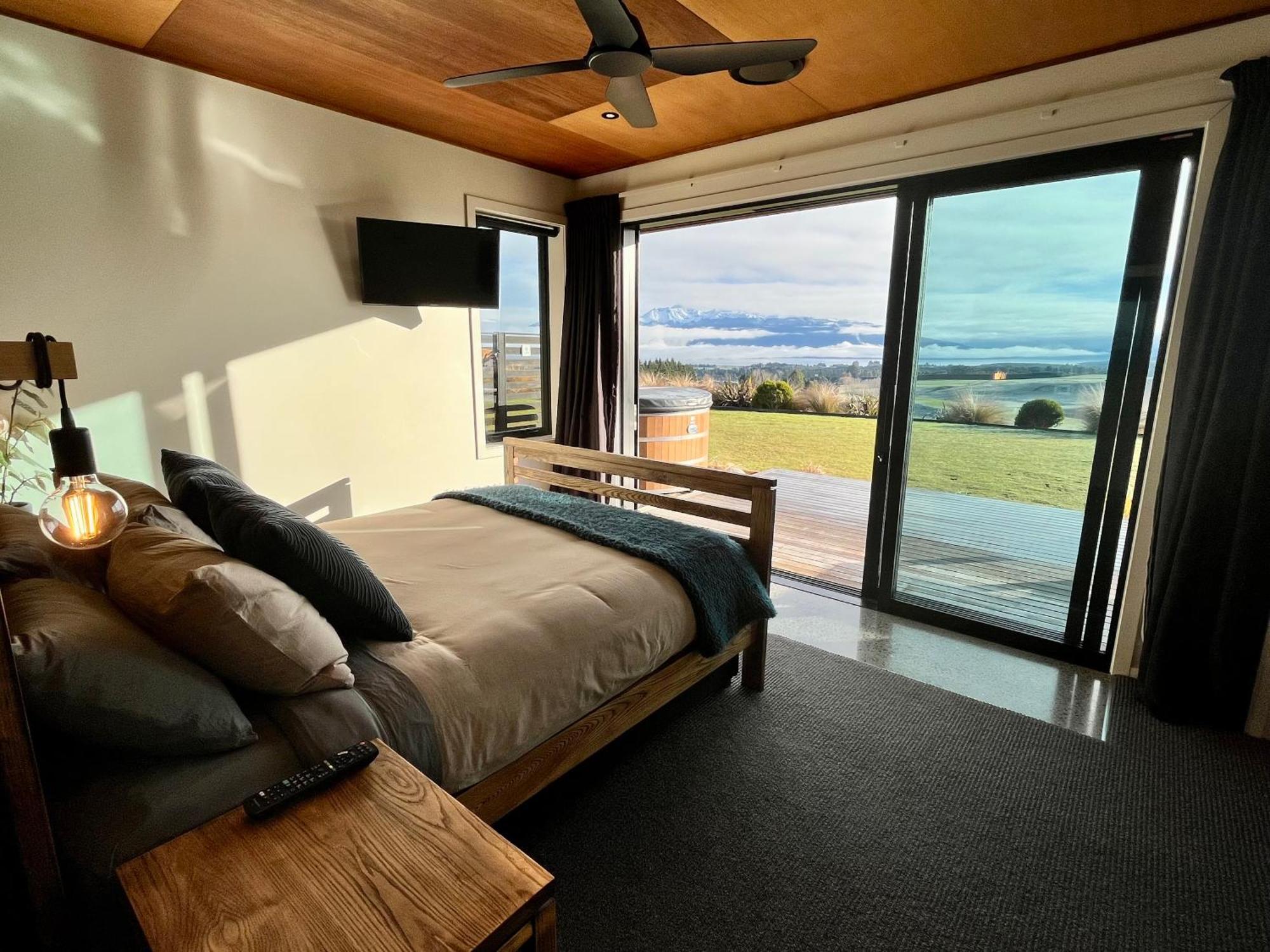 Вилла Fiordland Eco-Retreat -- Panoramic Views -- Hot Tub Те-Анау Экстерьер фото