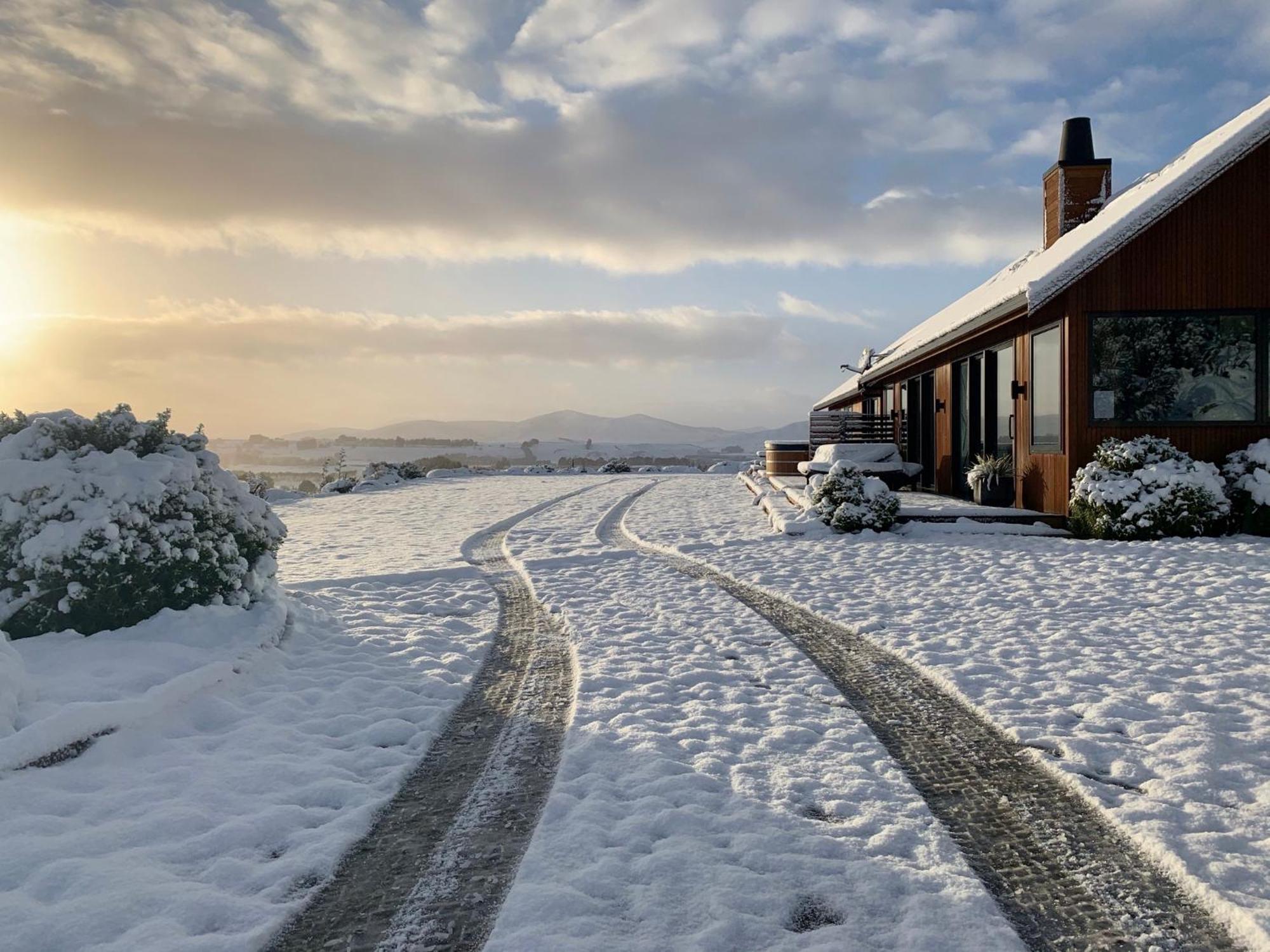 Вилла Fiordland Eco-Retreat -- Panoramic Views -- Hot Tub Те-Анау Экстерьер фото